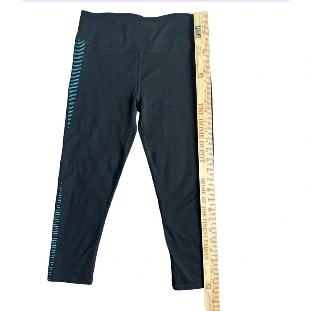 Fabletics Salar Capris - Picture 7 of 9